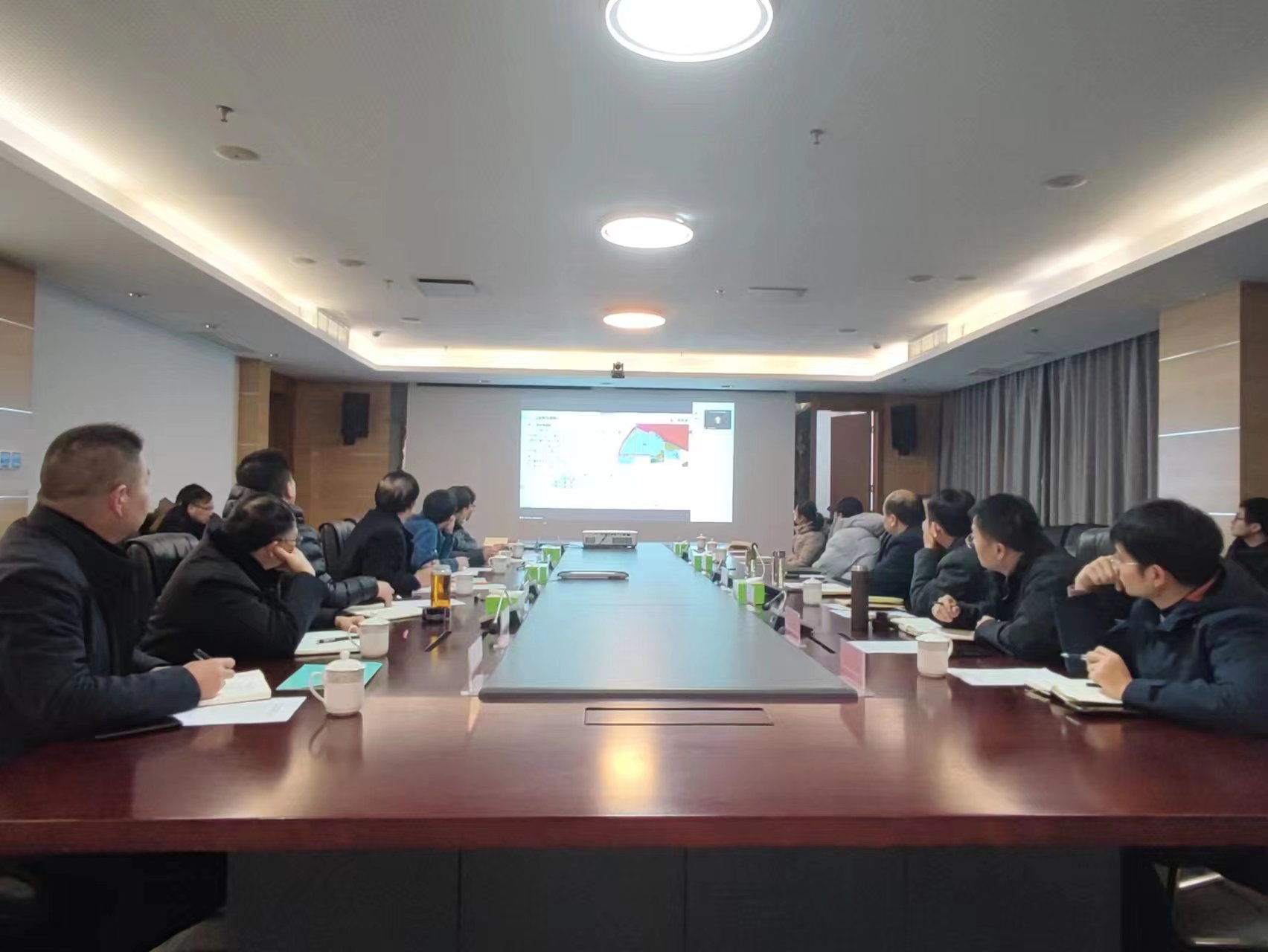 集團召開黃海新區(qū)濱海片區(qū)供熱管道、公共2.jpg
